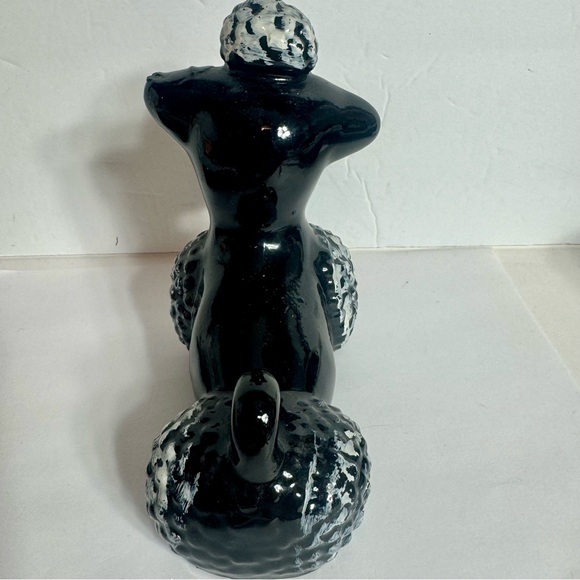 Vintage Redware Black Glaze Standing Poodle Figurine. Approx. 5.5”h x 5”l. - Picture 8 of 12